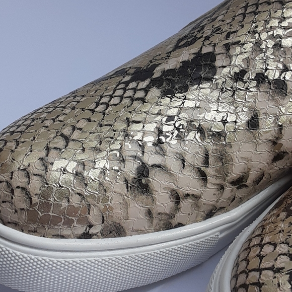 Steve Madden SNAKE PRINT SLIP ON Shoe Size 9 1/2 - Picture 5 of 7